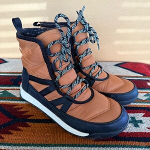 Sorel Whitney II snow boots size 9 EUC